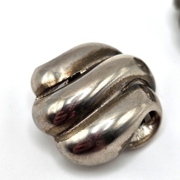 VINTAGE Erwin Pearl Silver-Tone Puffed Swirl Square Clip-On Earrings - Picture 6 of 6